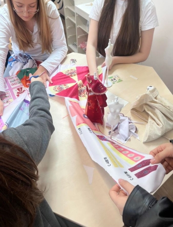 红火马年与学前、小学、中学儿童共庆